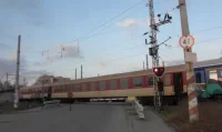 Влак помете кола на жп прелез в Добричко