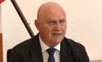 Министър Цоков на проверка при детето, оставено да живее при нечовешки условия