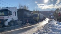 Превозвачи искат среща с Асен Василев заради неоснователно задържане на камионите им по границите