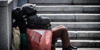 Polityka.pl: Младите бездомни хора са невидими в Полша. Спят в клетки, в автобуси, няма помощ